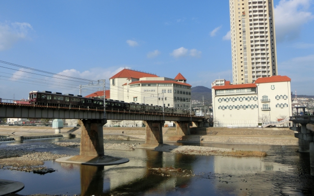 宝塚歌劇場と阪急電車